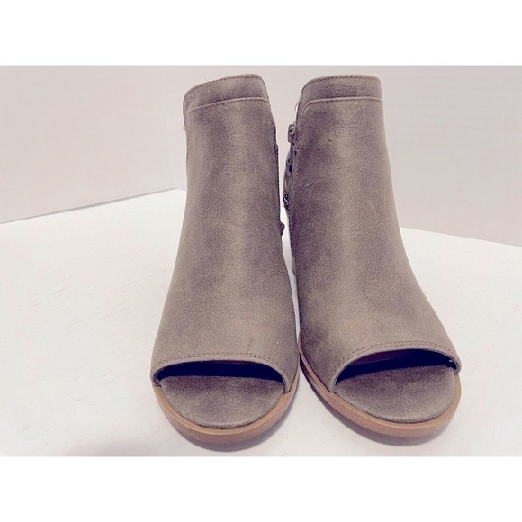 FERGILICIOUS BY FERGIE ANKLE BOOT TAUPE COLOR WOMENS SIZE 6 - Picture 2 of 9